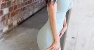 Do you like her dress? I foun…